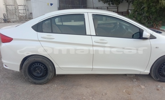 Buy Used Honda City White Car in as–Sib in Masqat Buy Used Honda City White Car in as–Sib in Masqat
