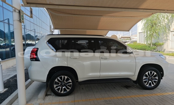 Buy Used Toyota Prado White Car in Muscat in Masqat Buy Used Toyota Prado White Car in Muscat in Masqat