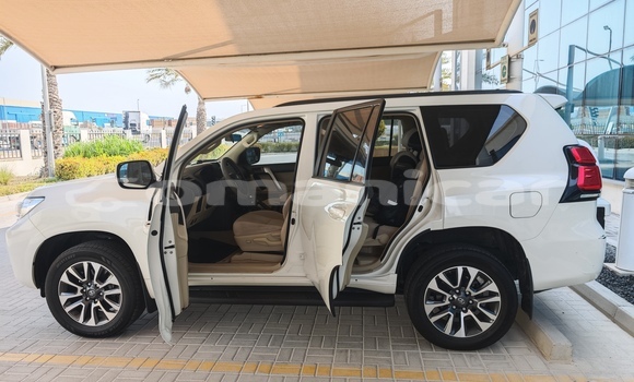 Buy Used Toyota Prado White Car in Muscat in Masqat Buy Used Toyota Prado White Car in Muscat in Masqat
