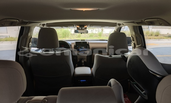 Buy Used Toyota Prado White Car in Muscat in Masqat Buy Used Toyota Prado White Car in Muscat in Masqat
