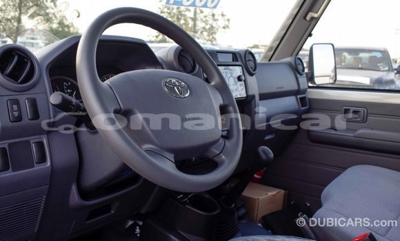 Buy Import Toyota Land Cruiser White Car in Import - Dubai in Dhufar Buy Import Toyota Land Cruiser White Car in Import - Dubai in Dhufar