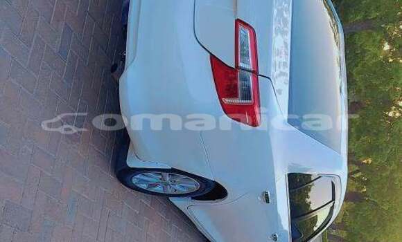 Buy Used Toyota Camry White Car in al–Khaburah in al-Batinah
