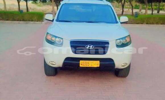 Buy Used Hyundai Tucson White Car in ar–Rustaq in al-Batinah Buy Used Hyundai Tucson White Car in ar–Rustaq in al-Batinah