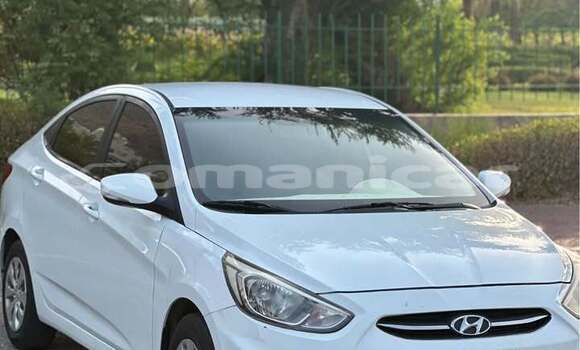 Buy Used Hyundai Accent White Car in al–Masna'ah in al-Batinah Buy Used Hyundai Accent White Car in al–Masna'ah in al-Batinah