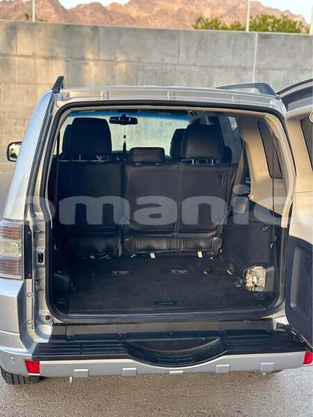 Big with watermark mitsubishi pajero masqat azaiba 8435