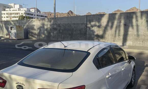 Buy Used Kia Rio White Car in al–Khaburah in al-Batinah Buy Used Kia Rio White Car in al–Khaburah in al-Batinah