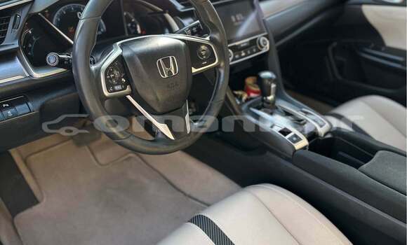 Buy Used Hyundai Elantra Red Car in al–Khaburah in al-Batinah Buy Used Hyundai Elantra Red Car in al–Khaburah in al-Batinah