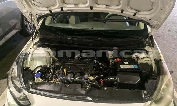 Buy Used Hyundai Accent White Car in al–Buraymi in adh-Dhahirah Buy Used Hyundai Accent White Car in al–Buraymi in adh-Dhahirah