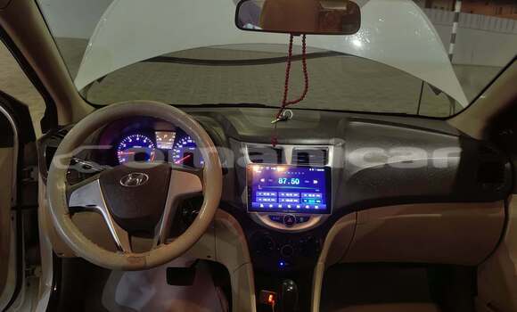 Buy Used Hyundai Accent White Car in al–Buraymi in adh-Dhahirah Buy Used Hyundai Accent White Car in al–Buraymi in adh-Dhahirah