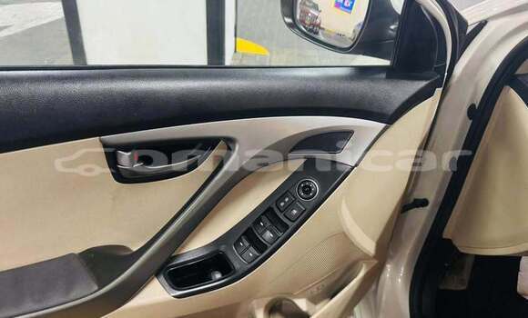 Buy Used Hyundai Elantra White Car in as–Sib in Masqat Buy Used Hyundai Elantra White Car in as–Sib in Masqat