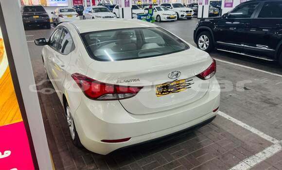 Buy Used Hyundai Elantra White Car in al–Khaburah in al-Batinah Buy Used Hyundai Elantra White Car in al–Khaburah in al-Batinah