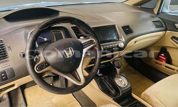 Buy Used Honda Civic White Car in ar–Rustaq in al-Batinah Buy Used Honda Civic White Car in ar–Rustaq in al-Batinah