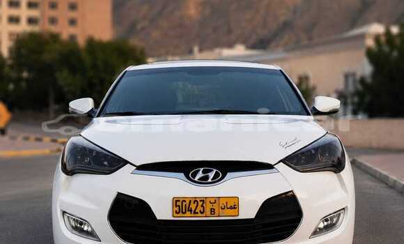 Buy Used Hyundai Veloster White Car in Muttrah in Masqat Buy Used Hyundai Veloster White Car in Muttrah in Masqat