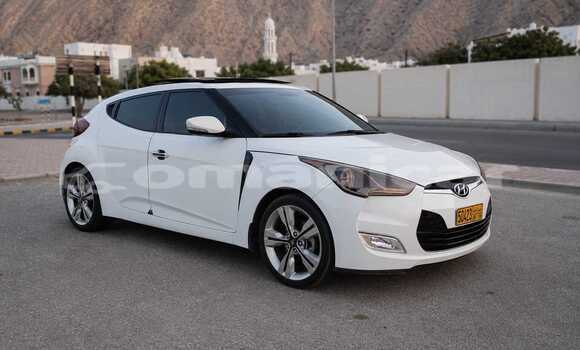 Buy Used Hyundai Veloster White Car in Muttrah in Masqat Buy Used Hyundai Veloster White Car in Muttrah in Masqat