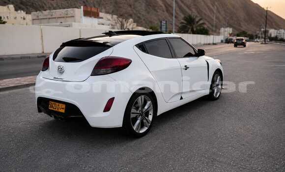 Buy Used Hyundai Veloster White Car in Muttrah in Masqat Buy Used Hyundai Veloster White Car in Muttrah in Masqat