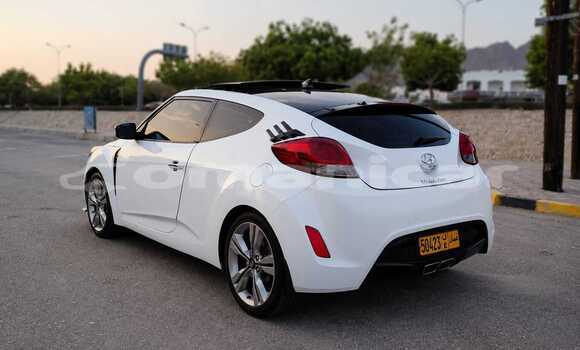 Buy Used Hyundai Veloster White Car in Muttrah in Masqat Buy Used Hyundai Veloster White Car in Muttrah in Masqat
