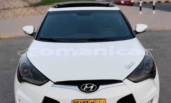 Buy Used Hyundai Veloster White Car in Muttrah in Masqat Buy Used Hyundai Veloster White Car in Muttrah in Masqat