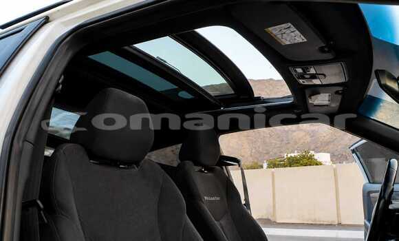 Buy Used Hyundai Veloster White Car in Muttrah in Masqat Buy Used Hyundai Veloster White Car in Muttrah in Masqat