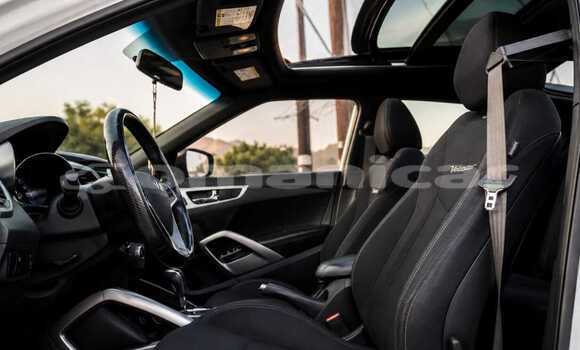 Buy Used Hyundai Veloster White Car in Muttrah in Masqat Buy Used Hyundai Veloster White Car in Muttrah in Masqat