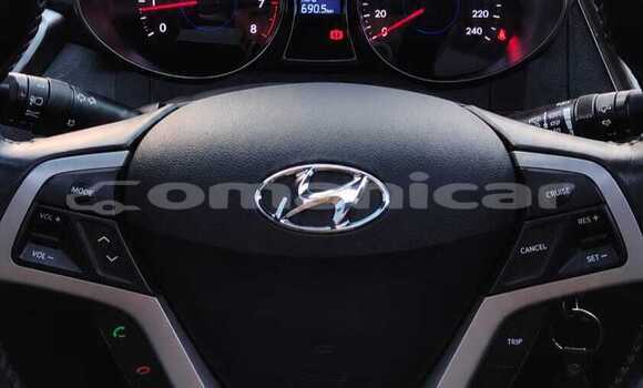Buy Used Hyundai Veloster White Car in Muttrah in Masqat Buy Used Hyundai Veloster White Car in Muttrah in Masqat