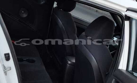 Buy Used Hyundai Veloster White Car in Muttrah in Masqat Buy Used Hyundai Veloster White Car in Muttrah in Masqat