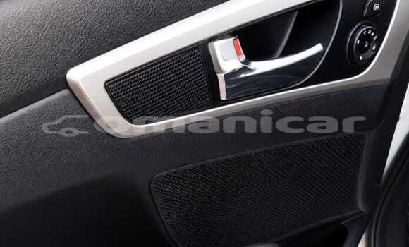 Buy Used Hyundai Veloster White Car in Muttrah in Masqat Buy Used Hyundai Veloster White Car in Muttrah in Masqat