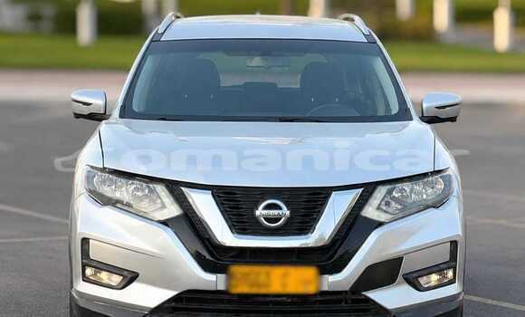 Buy Import Nissan Rogue Silver Car in Wadi Al Kabir in Masqat Buy Import Nissan Rogue Silver Car in Wadi Al Kabir in Masqat