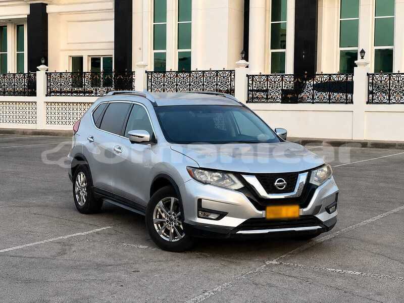 Big with watermark nissan rogue masqat wadi al kabir 8458