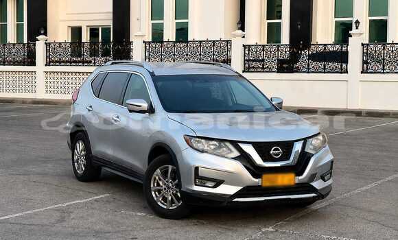 Buy Import Nissan Rogue Silver Car in Wadi Al Kabir in Masqat Buy Import Nissan Rogue Silver Car in Wadi Al Kabir in Masqat
