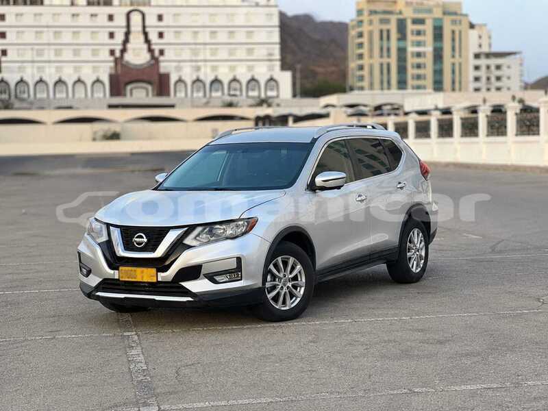 Big with watermark nissan rogue masqat wadi al kabir 8458