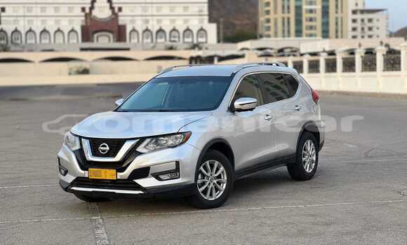Buy Import Nissan Rogue Silver Car in Wadi Al Kabir in Masqat Buy Import Nissan Rogue Silver Car in Wadi Al Kabir in Masqat
