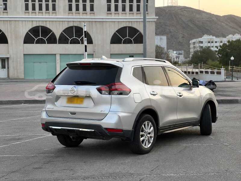 Big with watermark nissan rogue masqat wadi al kabir 8458
