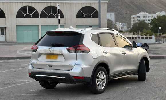 Buy Import Nissan Rogue Silver Car in Wadi Al Kabir in Masqat Buy Import Nissan Rogue Silver Car in Wadi Al Kabir in Masqat