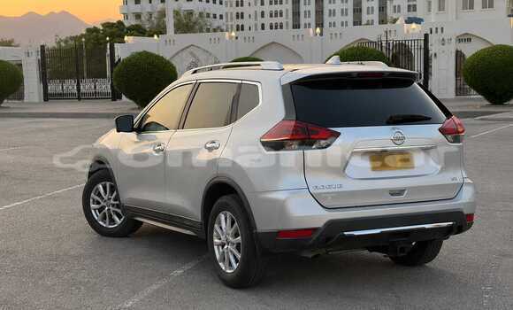 Buy Import Nissan Rogue Silver Car in Wadi Al Kabir in Masqat Buy Import Nissan Rogue Silver Car in Wadi Al Kabir in Masqat