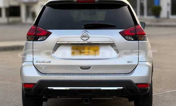 Buy Import Nissan Rogue Silver Car in Wadi Al Kabir in Masqat Buy Import Nissan Rogue Silver Car in Wadi Al Kabir in Masqat
