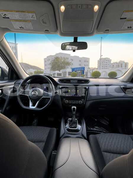 Big with watermark nissan rogue masqat wadi al kabir 8458