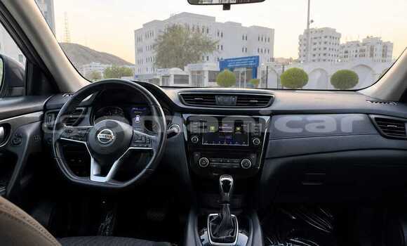 Buy Import Nissan Rogue Silver Car in Wadi Al Kabir in Masqat Buy Import Nissan Rogue Silver Car in Wadi Al Kabir in Masqat