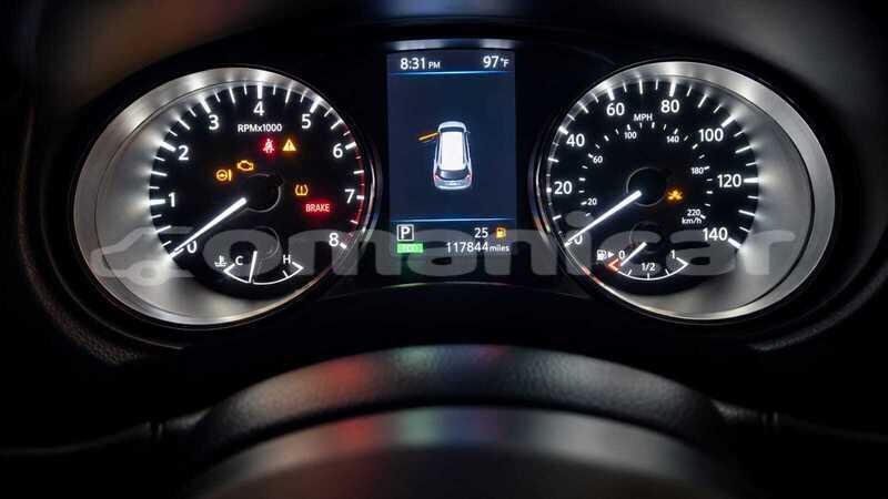 Big with watermark nissan rogue masqat wadi al kabir 8458