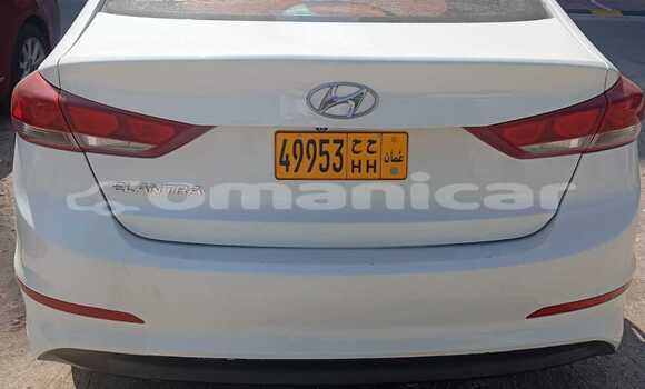 Buy Used Hyundai Elantra White Car in Azaiba in Masqat Buy Used Hyundai Elantra White Car in Azaiba in Masqat