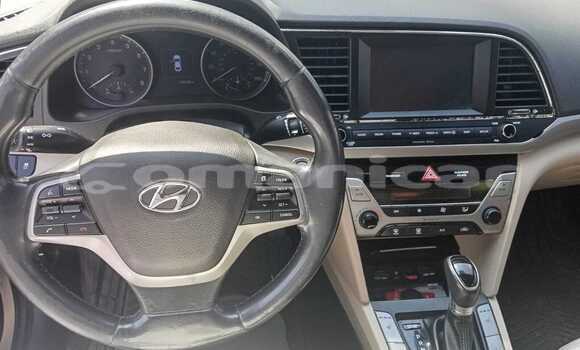 Buy Used Hyundai Elantra White Car in Azaiba in Masqat Buy Used Hyundai Elantra White Car in Azaiba in Masqat