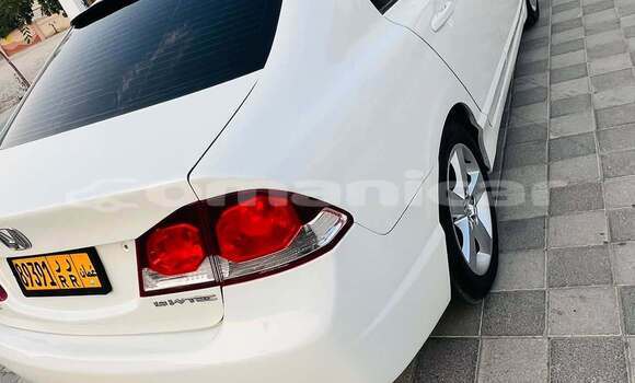 Buy Used Honda Civic White Car in Bawshar in Masqat Buy Used Honda Civic White Car in Bawshar in Masqat