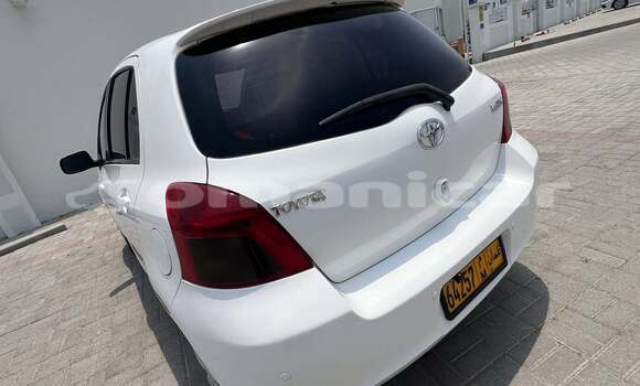 Buy Used Toyota Yaris White Car in Barkah in al-Batinah Buy Used Toyota Yaris White Car in Barkah in al-Batinah