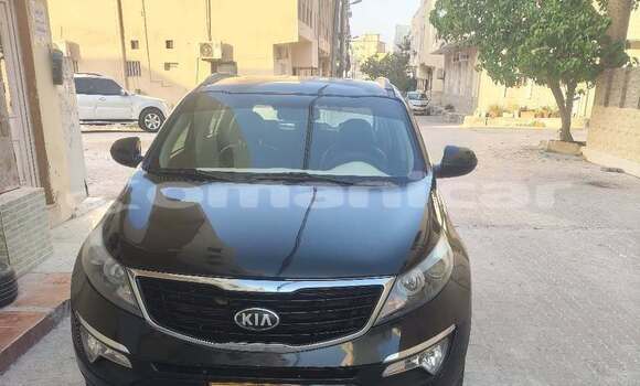 Buy Used Kia Sportage White Car in al–Khaburah in al-Batinah