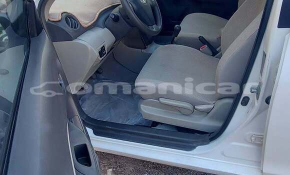 Buy Used Toyota Corolla White Car in Al khuwair in al-Batinah Buy Used Toyota Corolla White Car in Al khuwair in al-Batinah