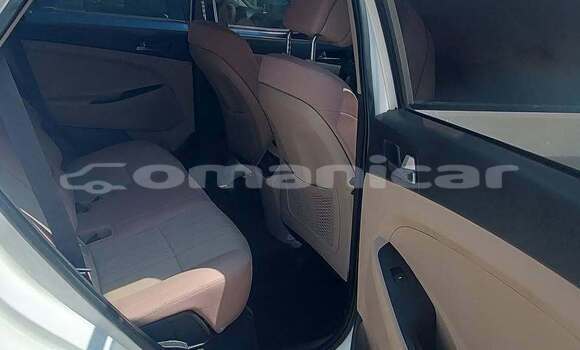 Buy Used Hyundai Tucson White Car in as–Sib in Masqat Buy Used Hyundai Tucson White Car in as–Sib in Masqat