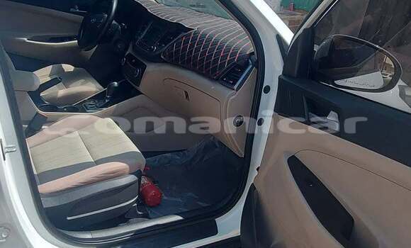 Buy Used Hyundai Tucson White Car in as–Sib in Masqat Buy Used Hyundai Tucson White Car in as–Sib in Masqat
