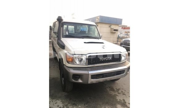 Buy Import Toyota Land Cruiser White Car in Import - Dubai in Dhufar Buy Import Toyota Land Cruiser White Car in Import - Dubai in Dhufar
