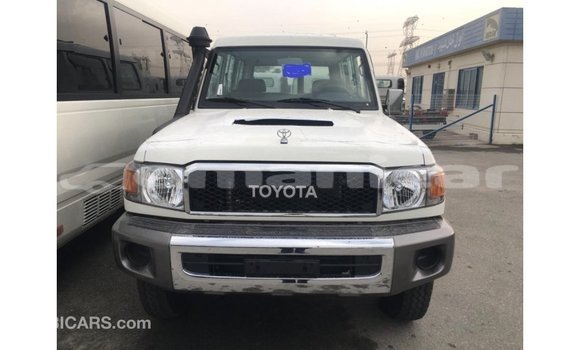Buy Import Toyota Land Cruiser White Car in Import - Dubai in Dhufar Buy Import Toyota Land Cruiser White Car in Import - Dubai in Dhufar