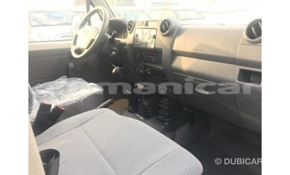 Buy Import Toyota Land Cruiser White Car in Import - Dubai in Dhufar Buy Import Toyota Land Cruiser White Car in Import - Dubai in Dhufar