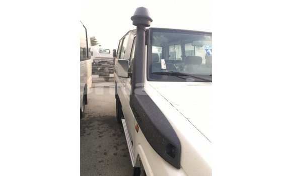 Buy Import Toyota Land Cruiser White Car in Import - Dubai in Dhufar Buy Import Toyota Land Cruiser White Car in Import - Dubai in Dhufar